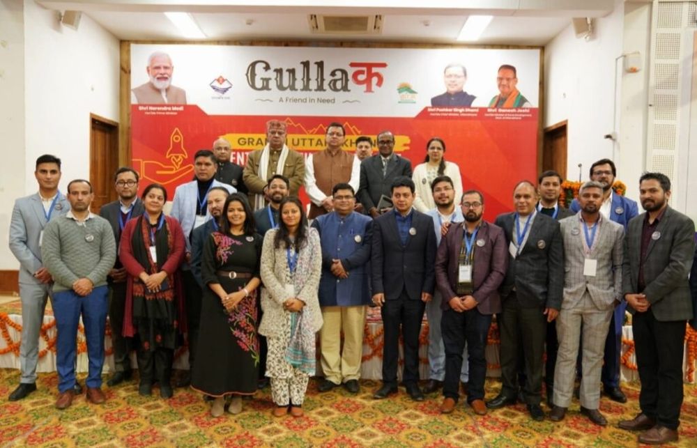 Group photo with dignitaries